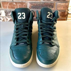 Mid Jordan. Green. Very gently worn.